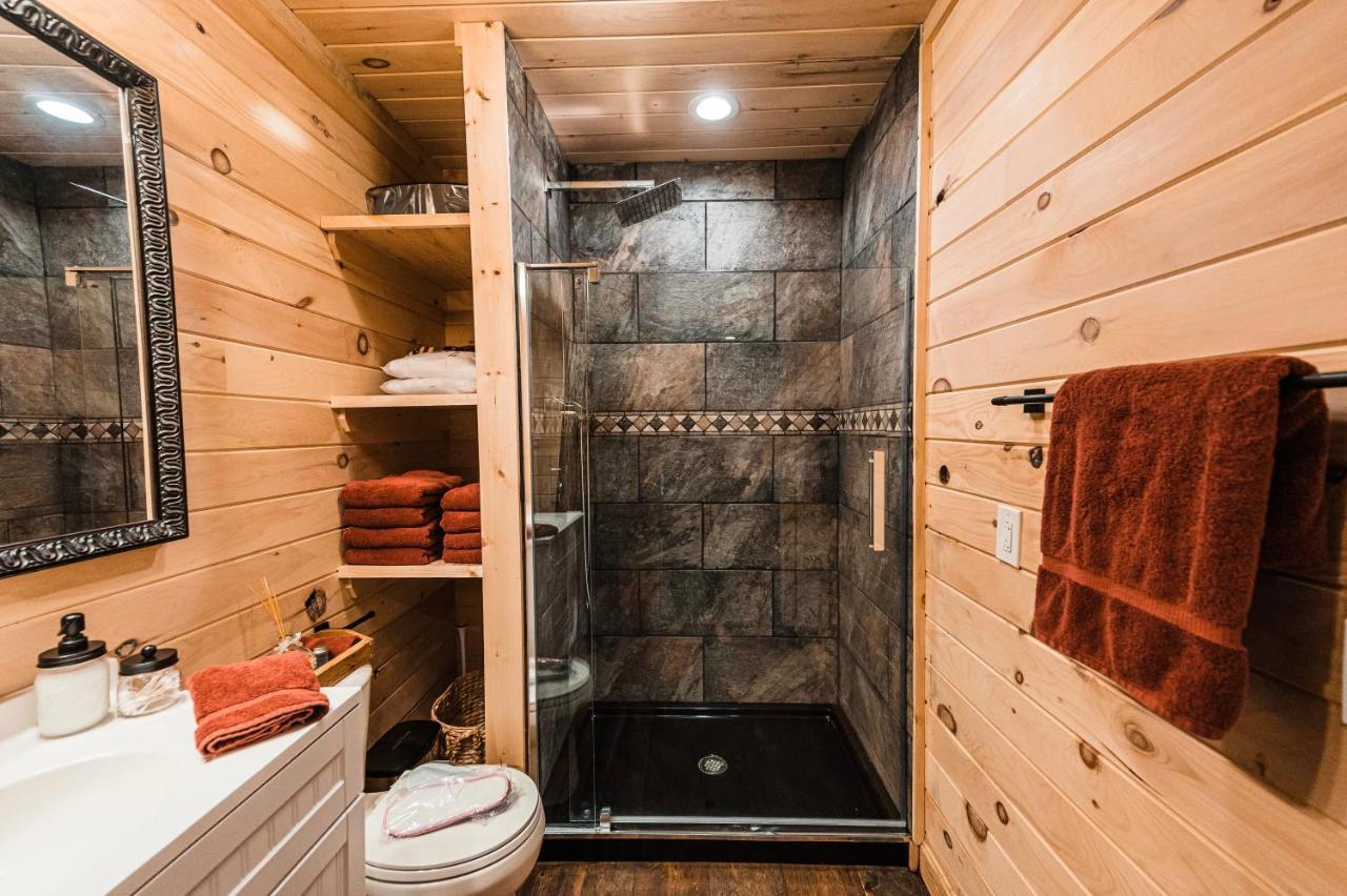 Moonlight Treehouse At Belgrade Hospitality 빌라 외부 사진