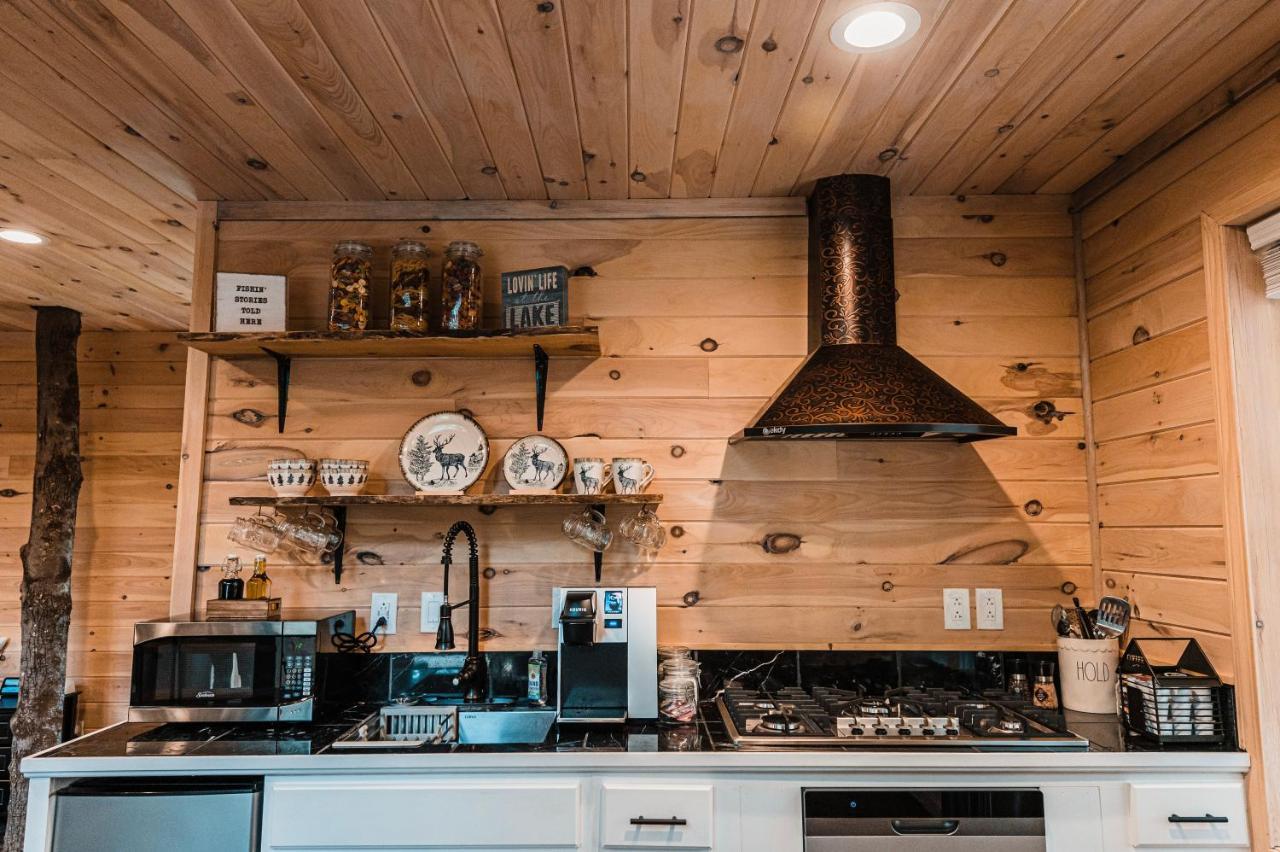 Moonlight Treehouse At Belgrade Hospitality 빌라 외부 사진