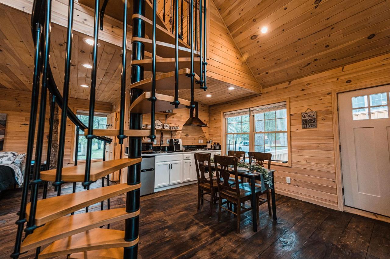 Moonlight Treehouse At Belgrade Hospitality 빌라 외부 사진